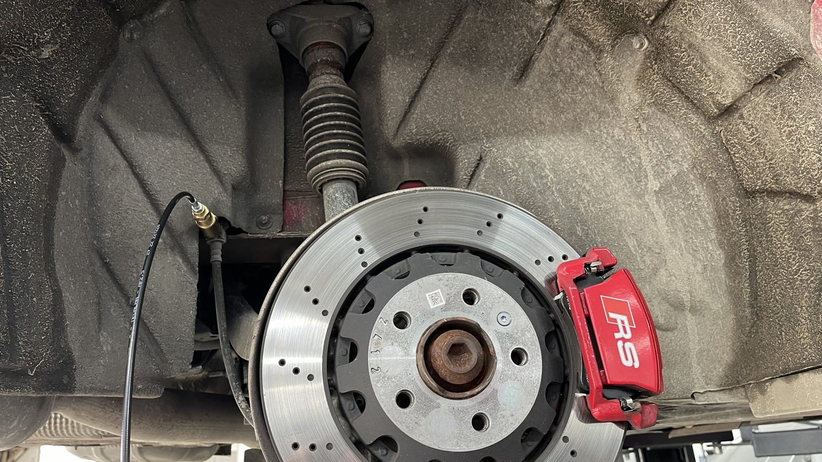 Обезвъздушаване на спирачната система на Audi RS в Das Auto Service